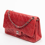 Bolso de Hombro Ed. Ltda. Piel de Lagarto Jumbo Clásico Doble Solapa Cuero Acolchado Rojo con Grabado de Lagarto