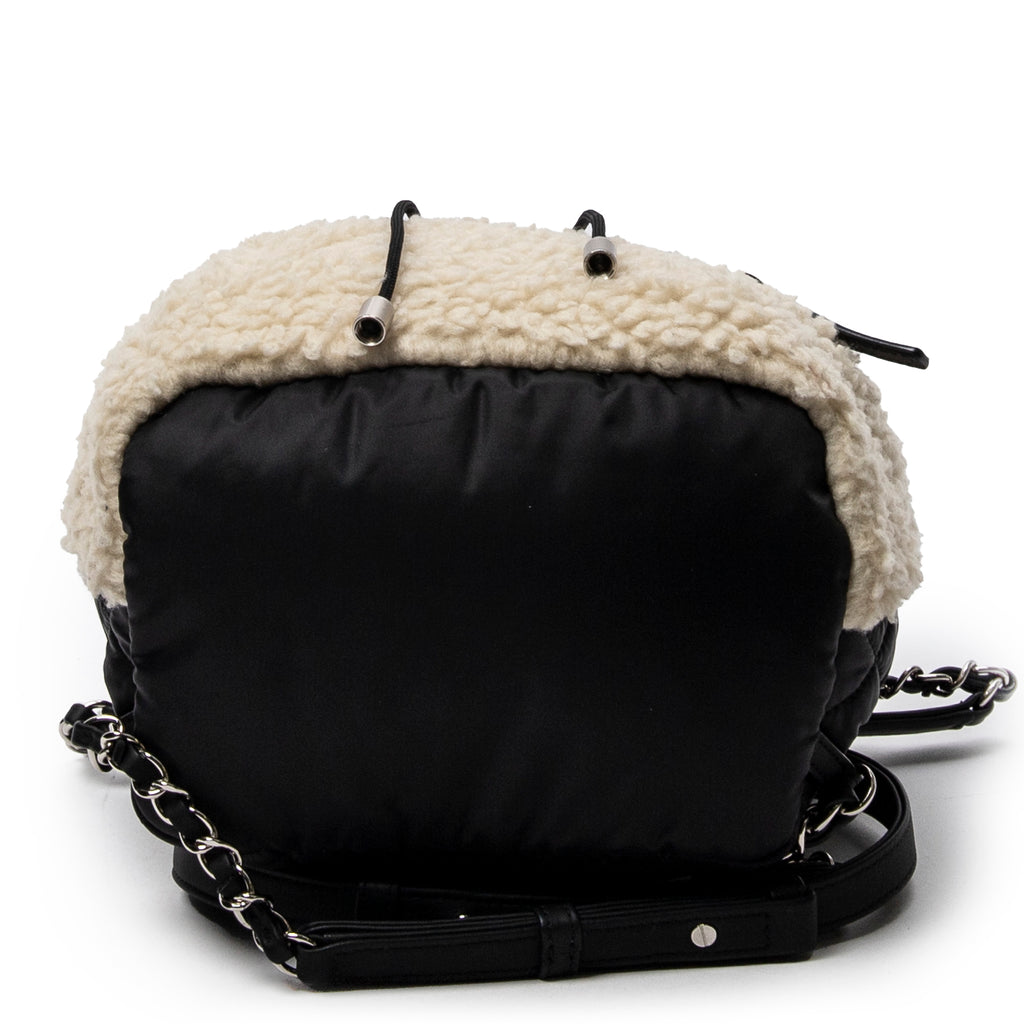 Sac à dos Coco Neige en nylon matelassé et shearling ivoire