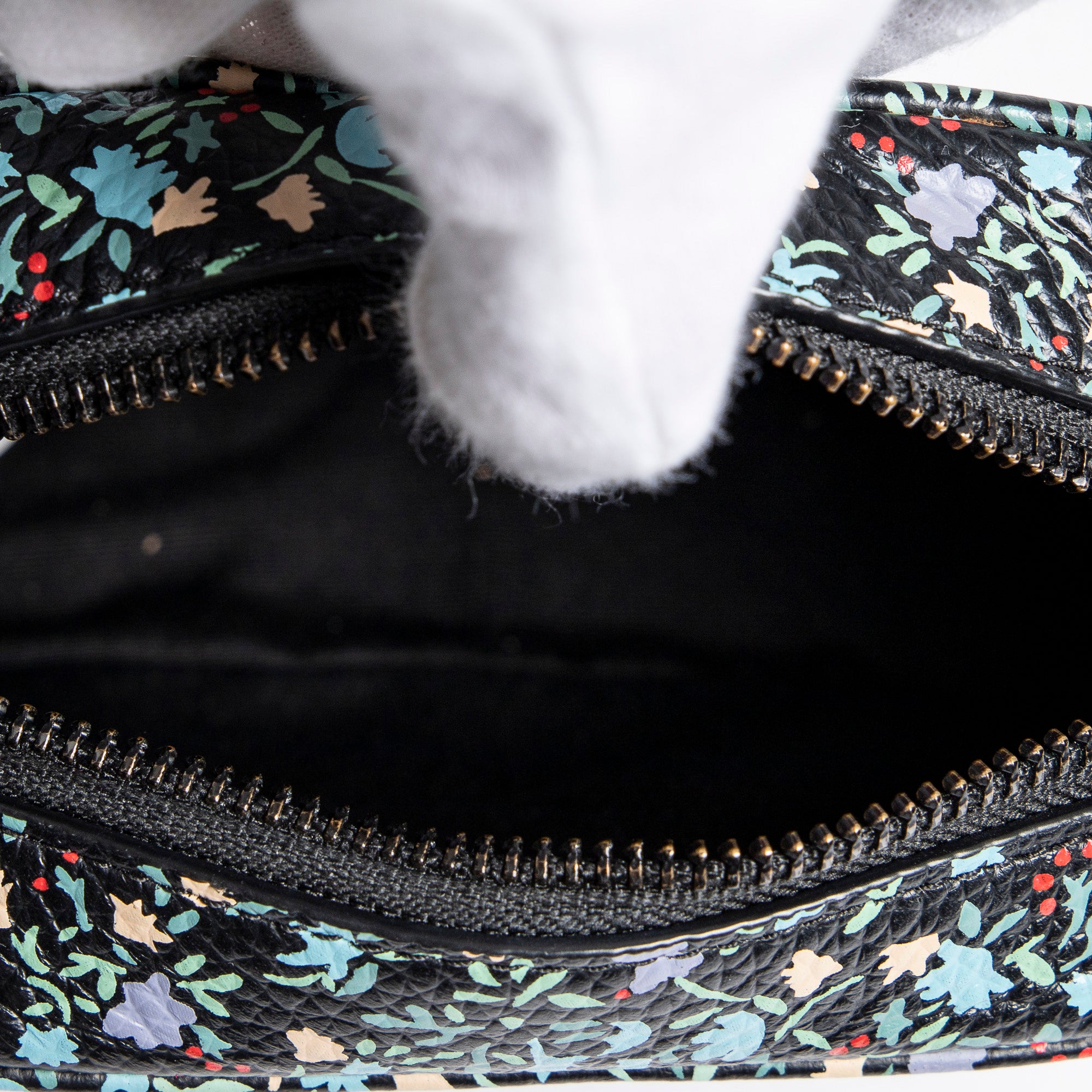 Shoulder Bag The Softshot 17 Black Flower Imprint Grained Leather