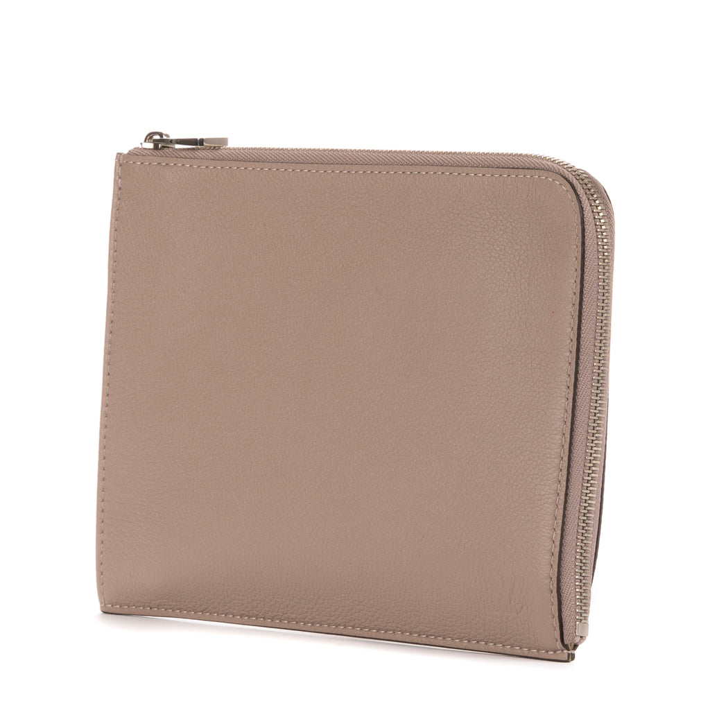 Bolso de mano Pochette Jour PM de cuero Taurillon Clemence color topo