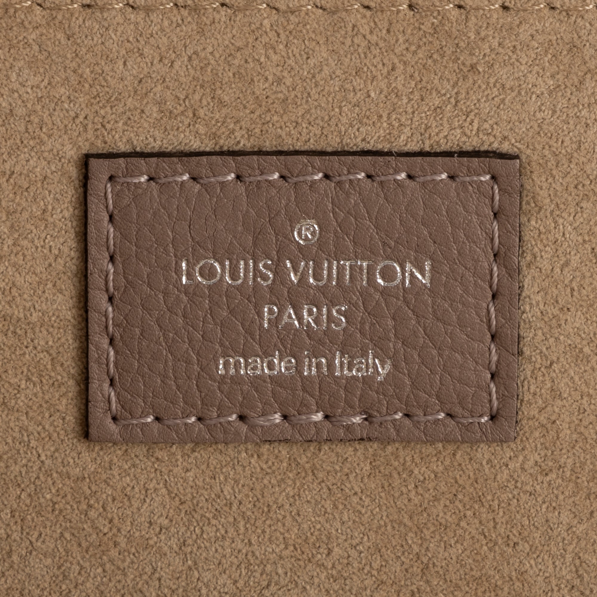 Bolso de mano Pochette Jour PM de cuero Taurillon Clemence color topo