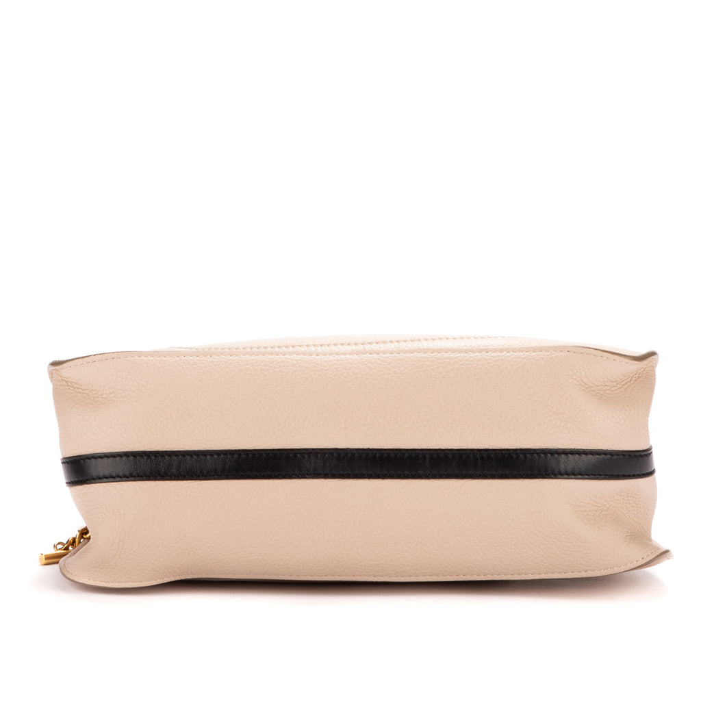 Bolso de hombro Hayley de piel granulada color marfil