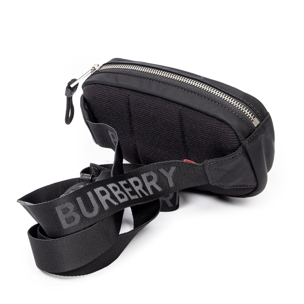 Bolso de hombro Riñonera negra de nailon con logotipo estampado