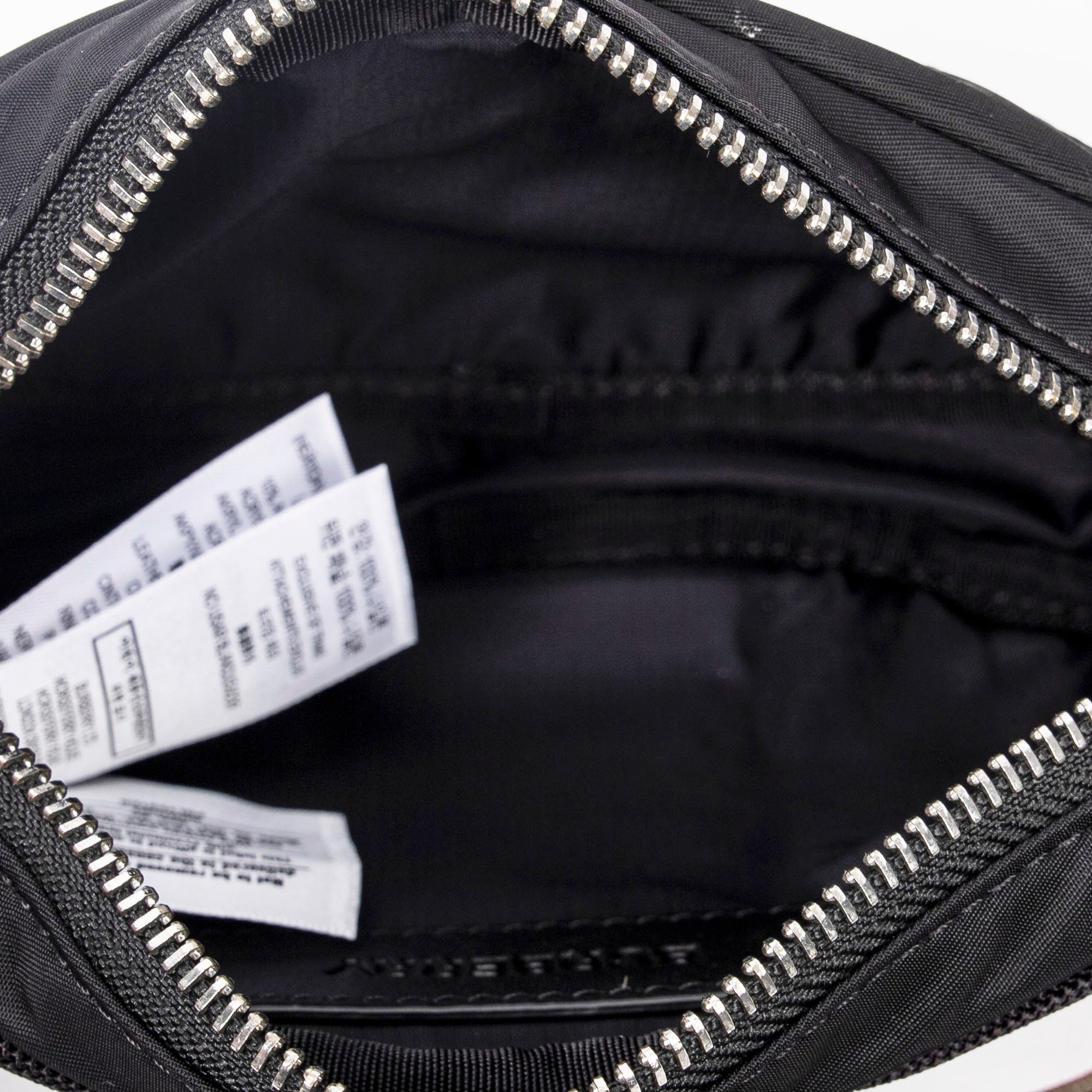 Bolso de hombro Riñonera negra de nailon con logotipo estampado