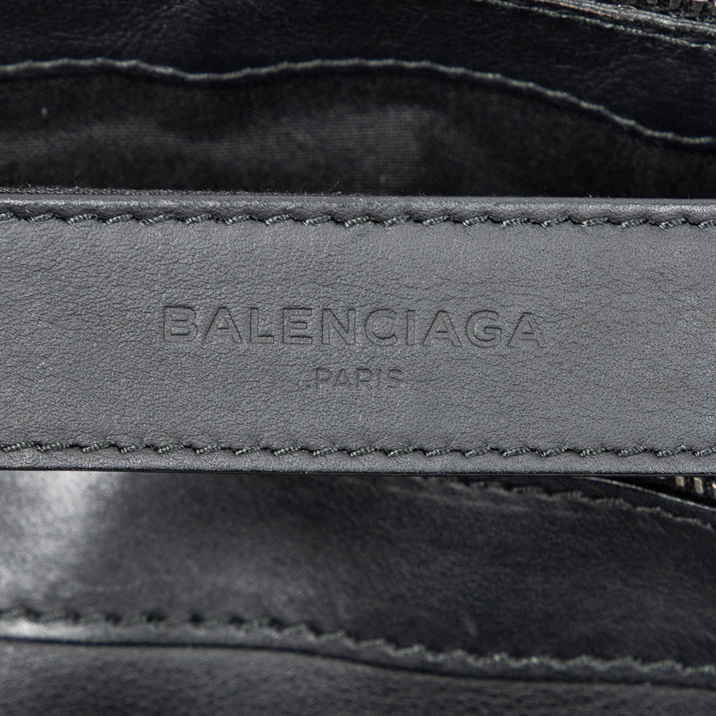 Handbag M Navy Clip Pouch Black Logo Embossed Leather
