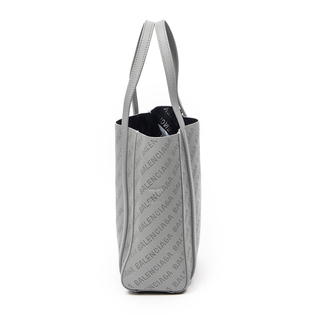 Bolso de hombro XXS Everyday Tote Piel gris con logo perforado