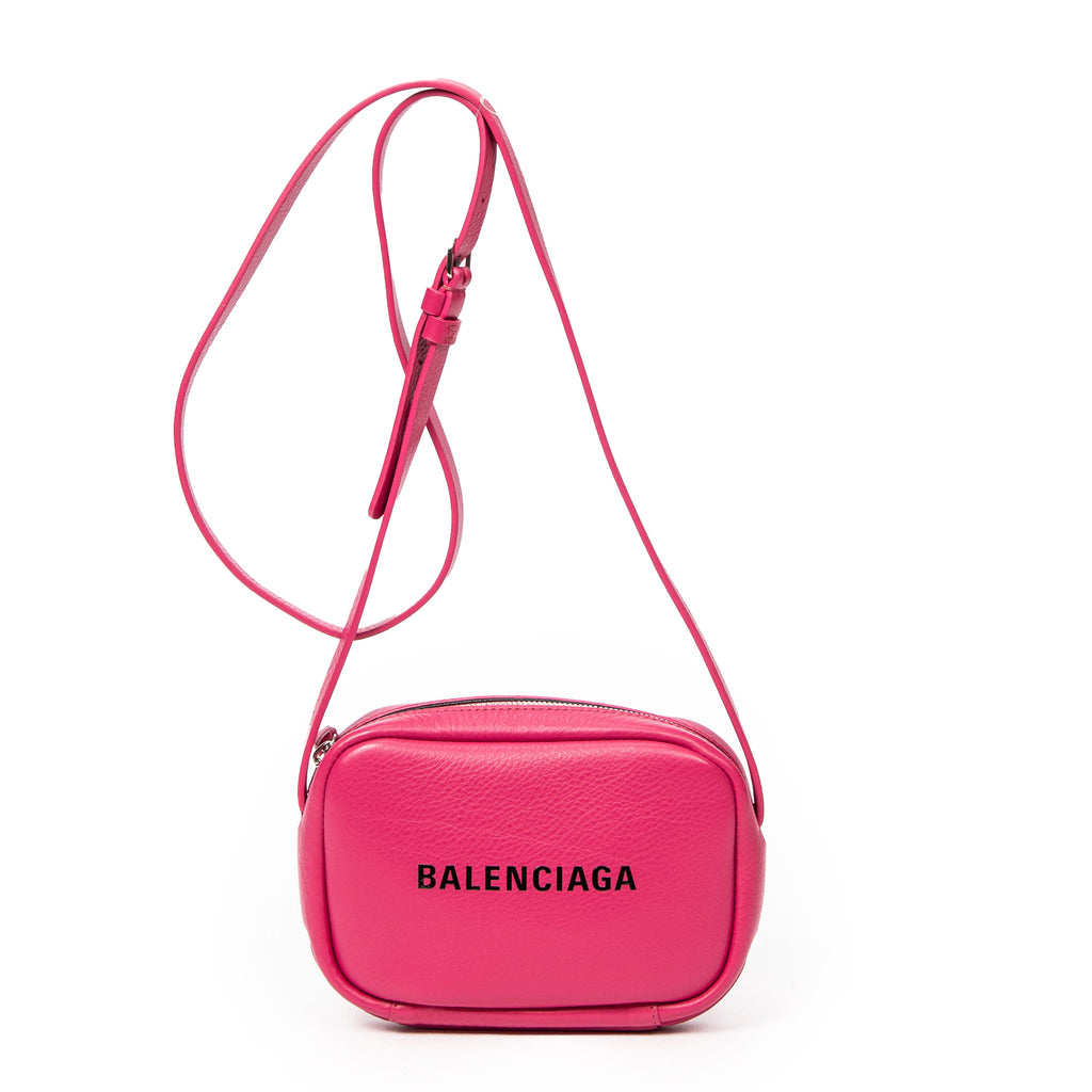 Bandolera XS Everyday Camera Bag Piel Granulada Rosa Fucsia