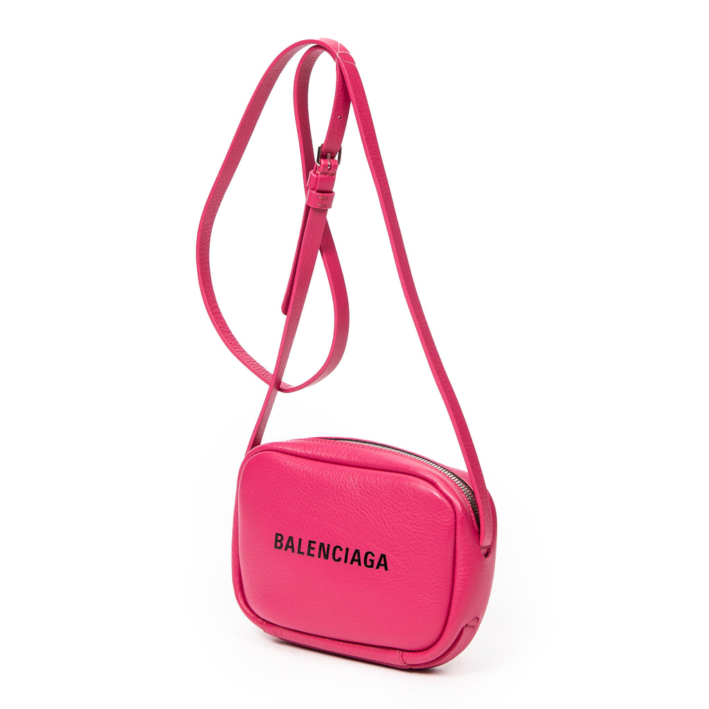 Bandolera XS Everyday Camera Bag Piel Granulada Rosa Fucsia