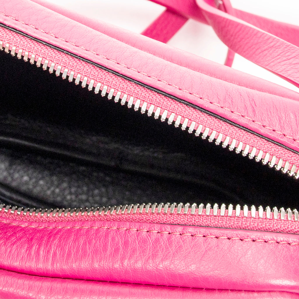 Bandolera XS Everyday Camera Bag Piel Granulada Rosa Fucsia