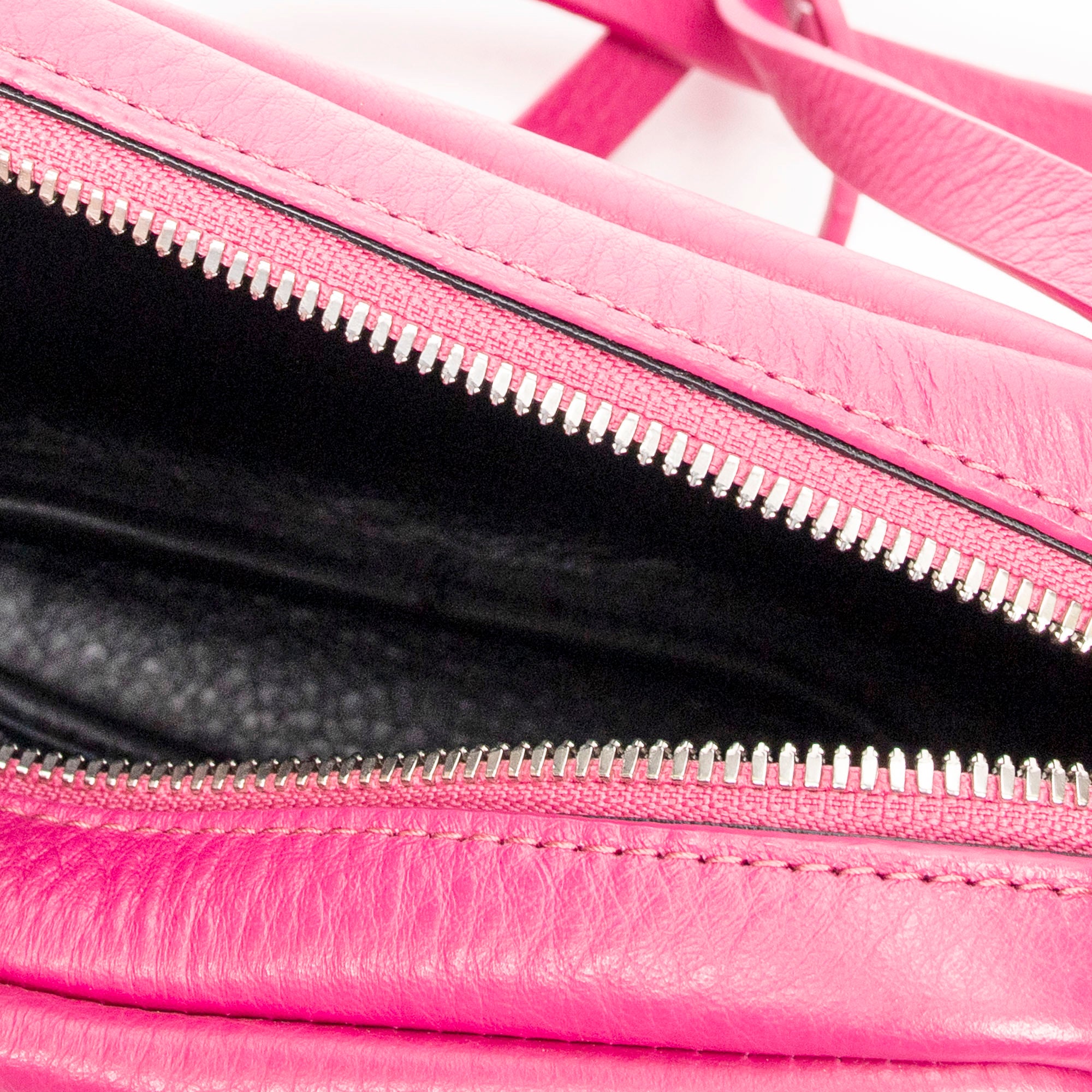 Bandolera XS Everyday Camera Bag Piel Granulada Rosa Fucsia