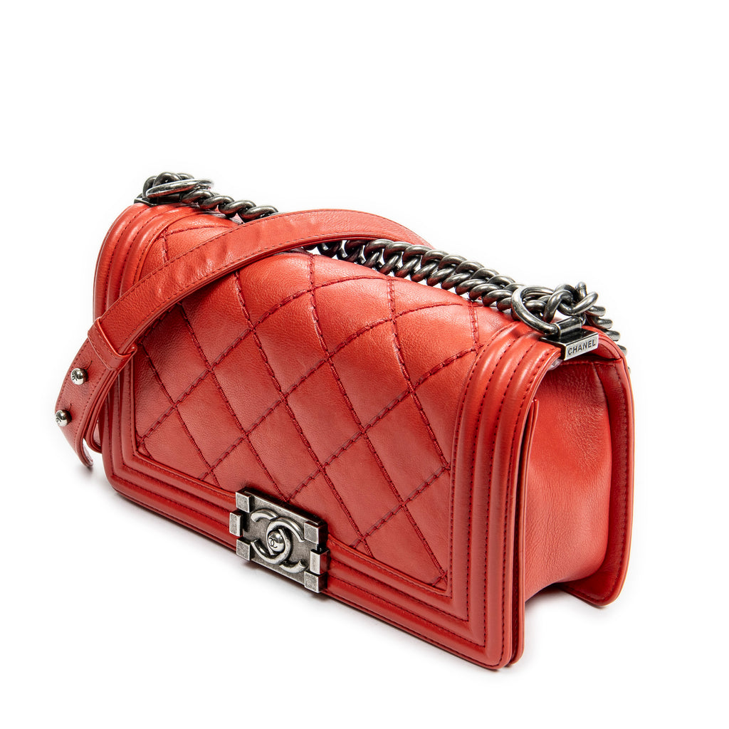Bolso al Hombro Niño Pespuntes Rojos Piel Acolchada