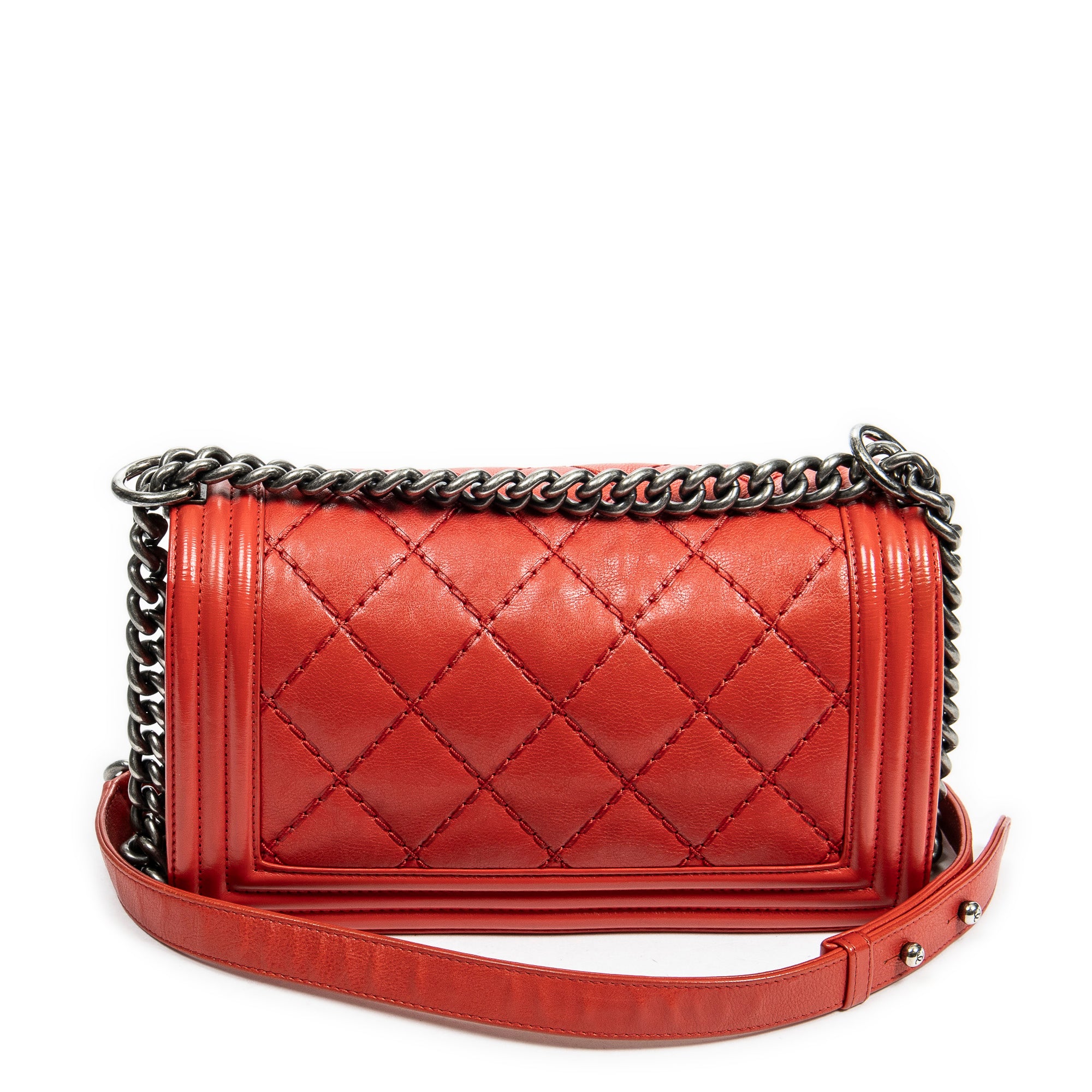 Bolso al Hombro Niño Pespuntes Rojos Piel Acolchada