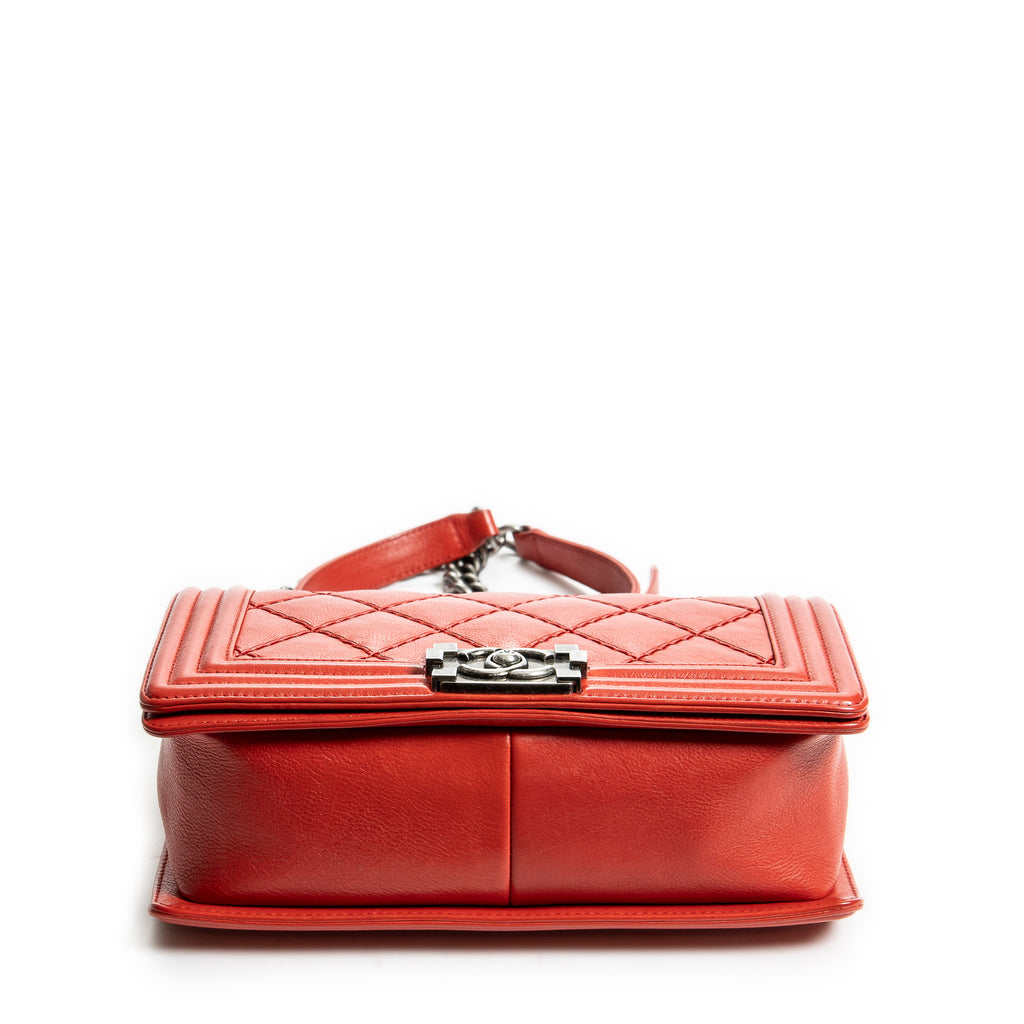 Bolso al Hombro Niño Pespuntes Rojos Piel Acolchada