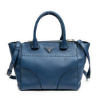 Bolso de hombro de piel de becerro lisa azul marino con doble bolsillo cosido