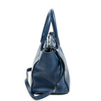 Bolso de hombro de piel de becerro lisa azul marino con doble bolsillo cosido
