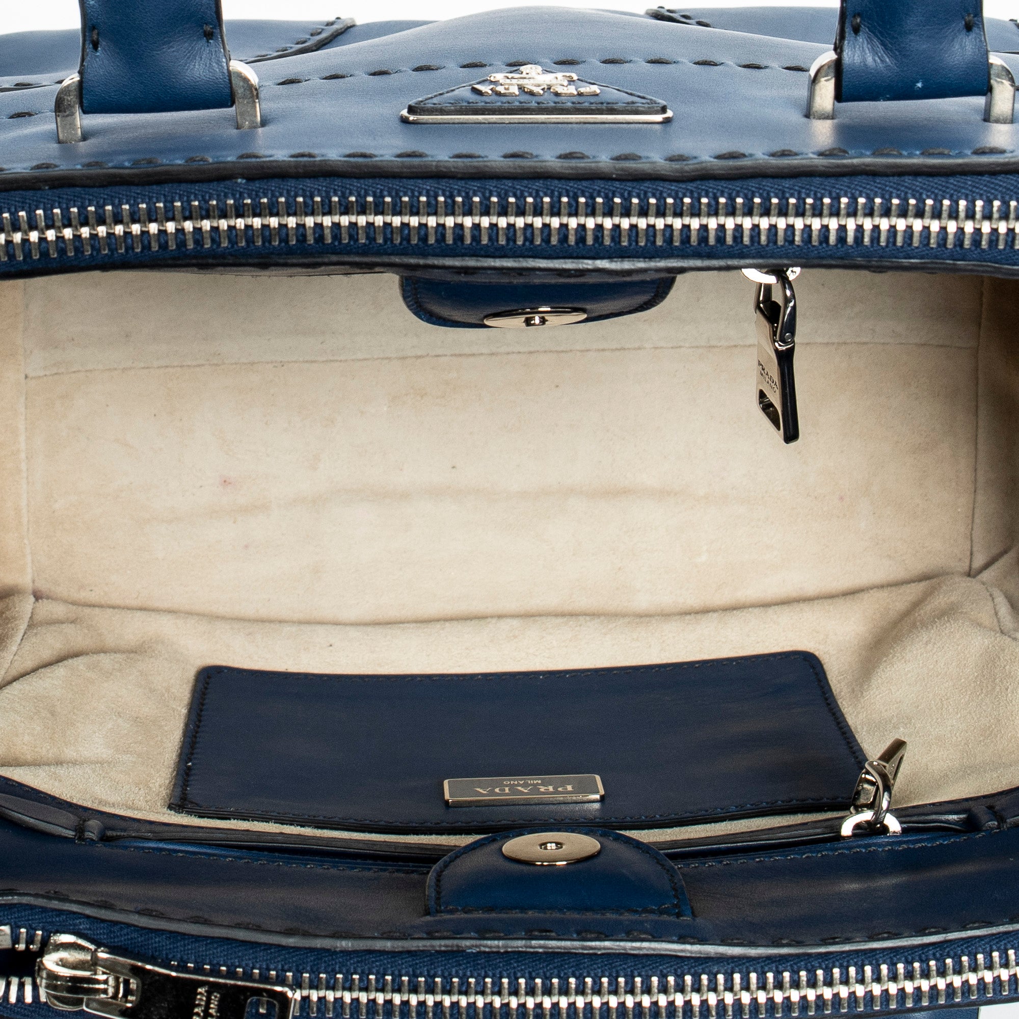 Bolso de hombro de piel de becerro lisa azul marino con doble bolsillo cosido