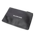 Bolso de mano con cremallera, logo, piel granulada negra