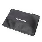 Bolso de mano con cremallera, logo, piel granulada negra