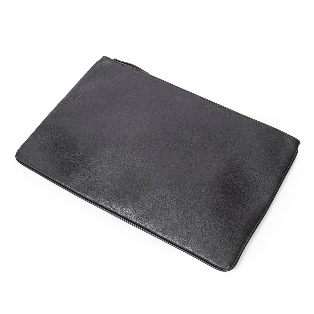 Bolso de mano con cremallera, logo, piel granulada negra