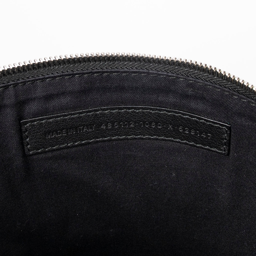 Bolso de mano con cremallera, logo, piel granulada negra