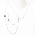 Collar Dior Beauty con dijes en capas, plateado, con baño de plata