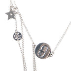 Collar Dior Beauty con dijes en capas, plateado, con baño de plata
