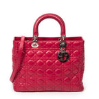 Bolso de hombro grande Lady Dior con cremallera en piel de cordero Cannage fucsia intenso