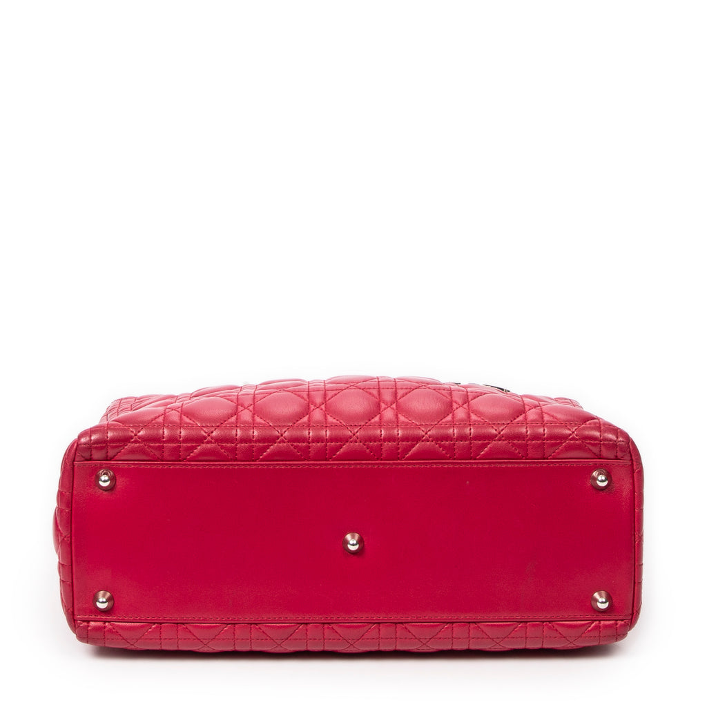 Bolso de hombro grande Lady Dior con cremallera en piel de cordero Cannage fucsia intenso
