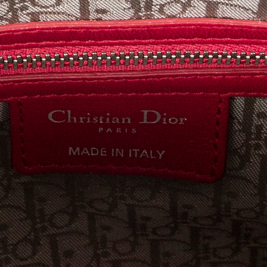Bolso de hombro grande Lady Dior con cremallera en piel de cordero Cannage fucsia intenso