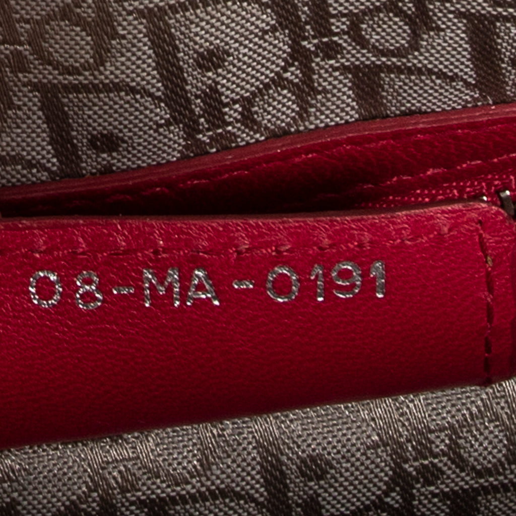Bolso de hombro grande Lady Dior con cremallera en piel de cordero Cannage fucsia intenso