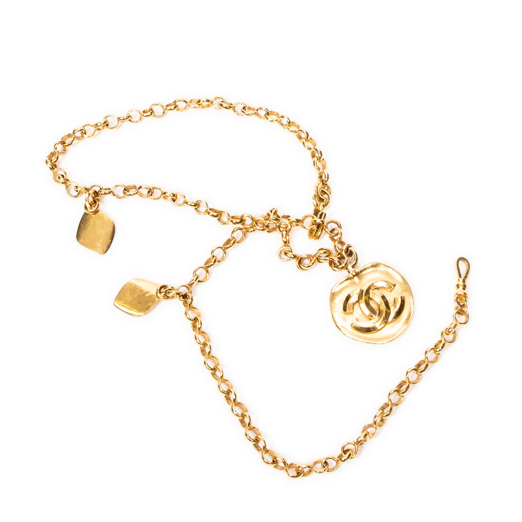 Collar con colgante de medallón CC chapado en oro