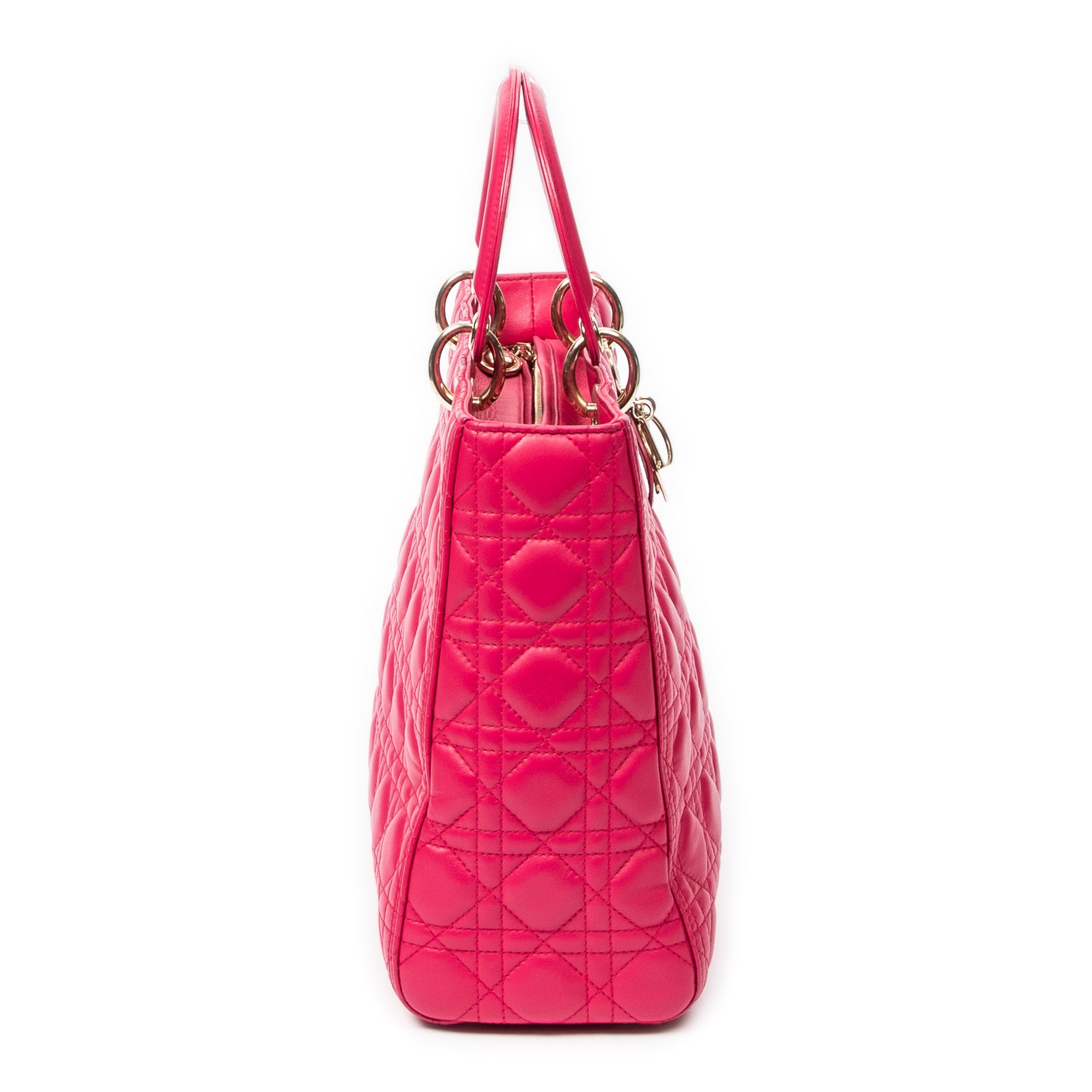 Sac bandoulière grand modèle Lady Dior zippé en cuir d'agneau Cannage fuchsia