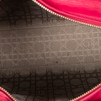 Sac bandoulière grand modèle Lady Dior zippé en cuir d'agneau Cannage fuchsia