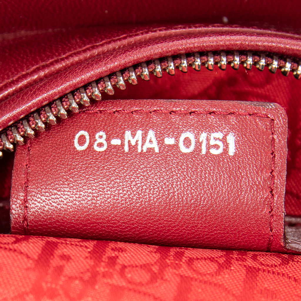 Bolso de hombro grande Lady Dior Zip de piel de cordero Cannage burdeos