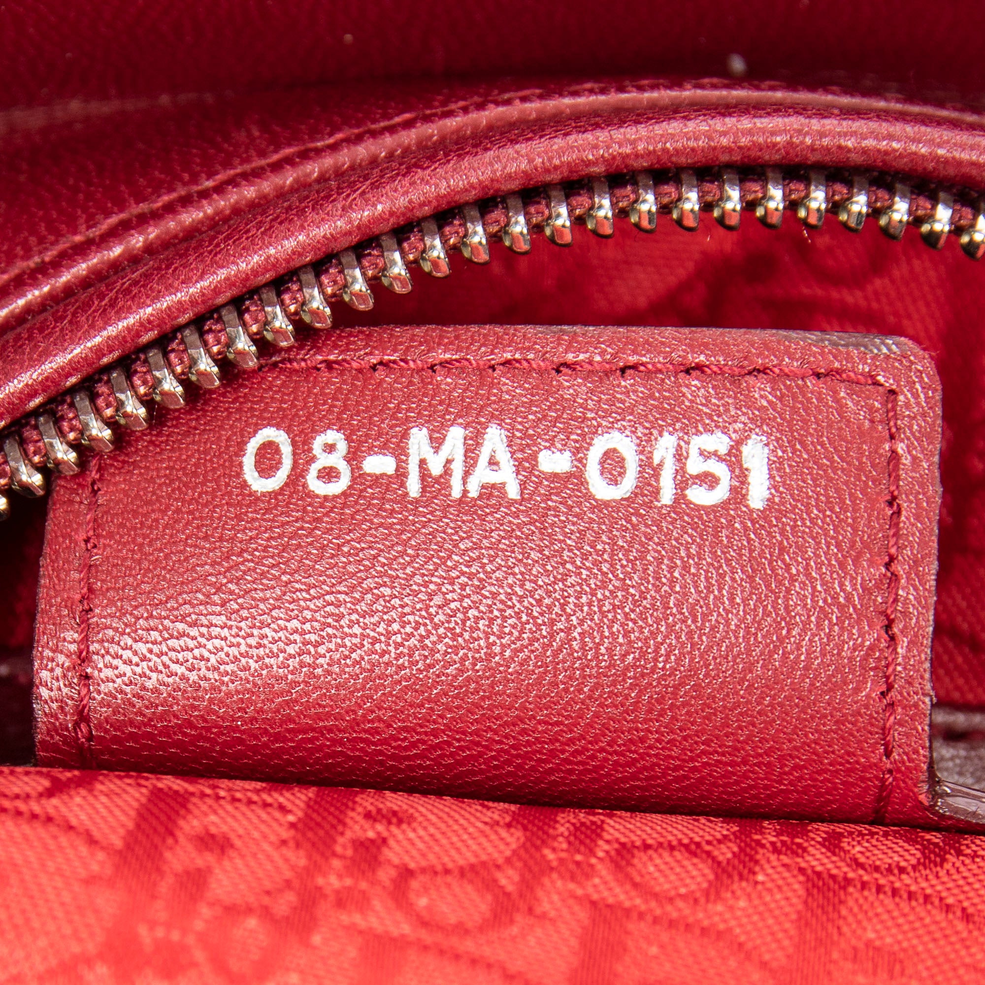 Bolso de hombro grande Lady Dior Zip de piel de cordero Cannage burdeos