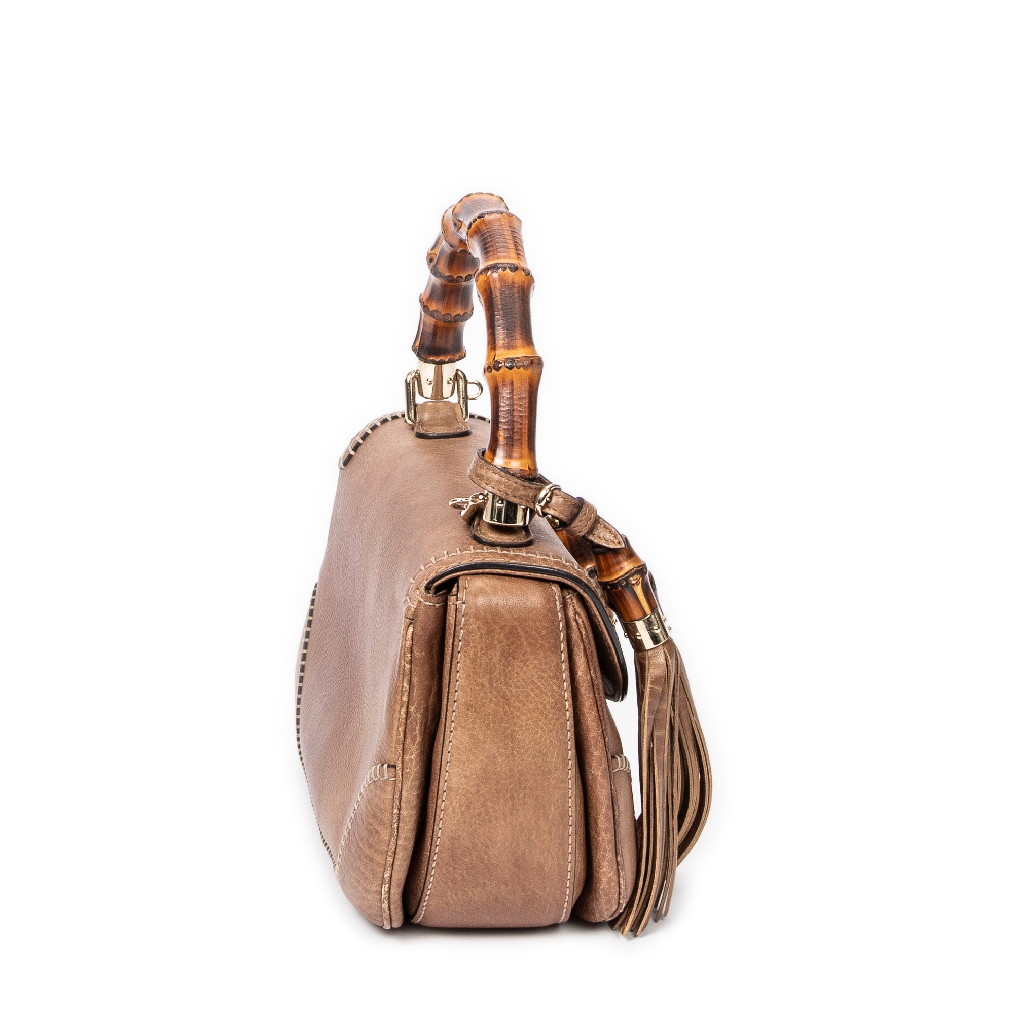 Bolso de hombro de bambú nuevo con asa superior y solapa de piel granulada color tostado