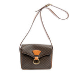 Bolso bandolera cuadrado con solapa, lona revestida Macadam marrón
