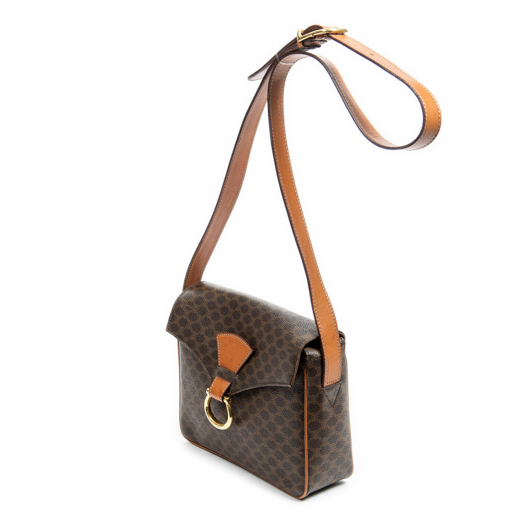 Bolso bandolera cuadrado con solapa, lona revestida Macadam marrón
