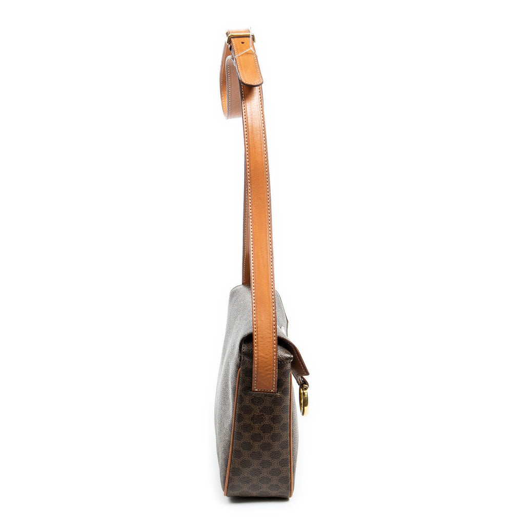Bolso bandolera cuadrado con solapa, lona revestida Macadam marrón