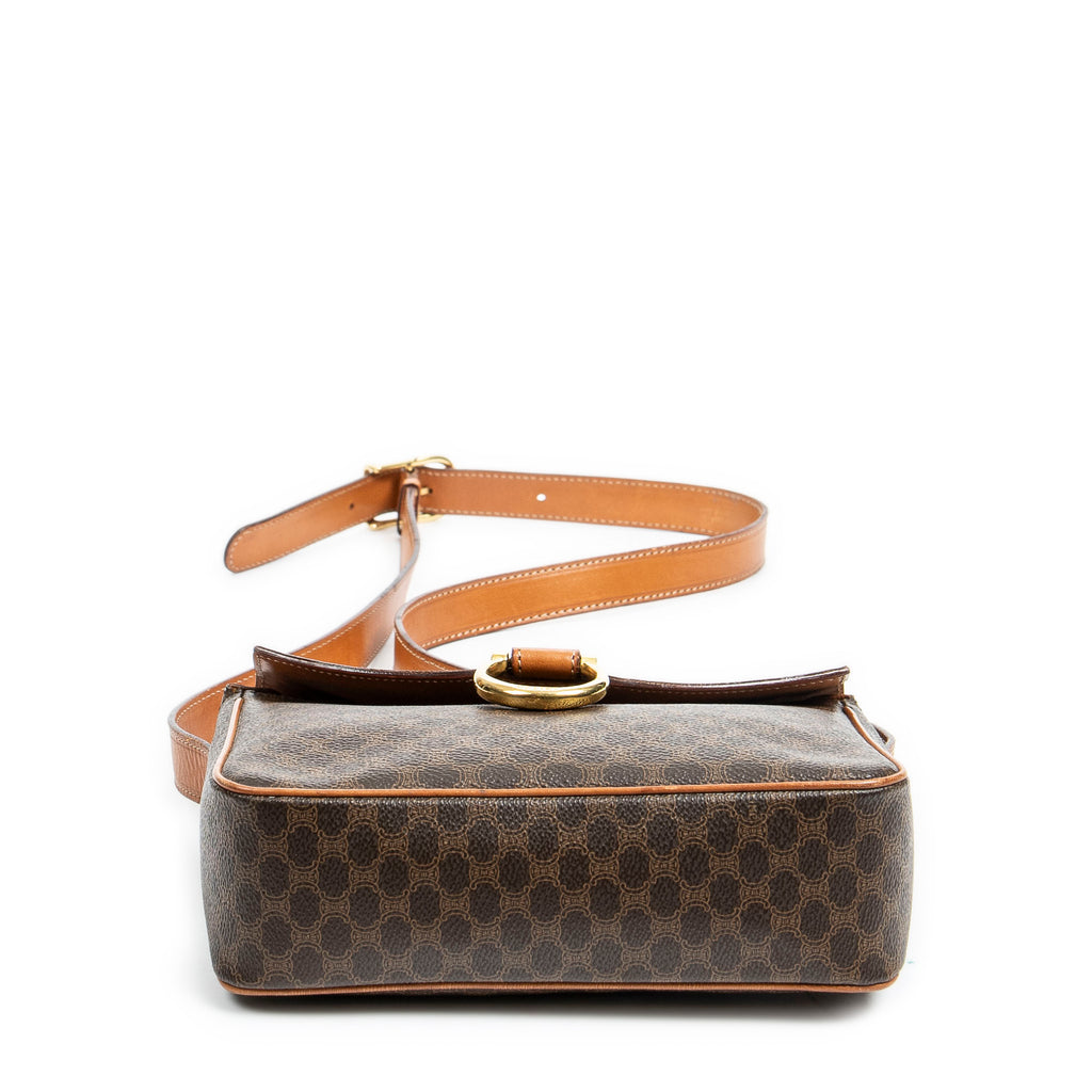 Bolso bandolera cuadrado con solapa, lona revestida Macadam marrón