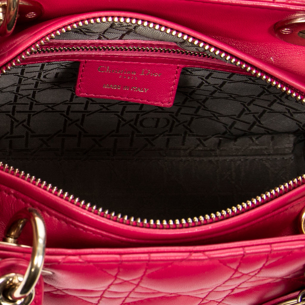 Bolso de hombro mediano Lady Dior con cremallera, piel de cordero fucsia Cannage
