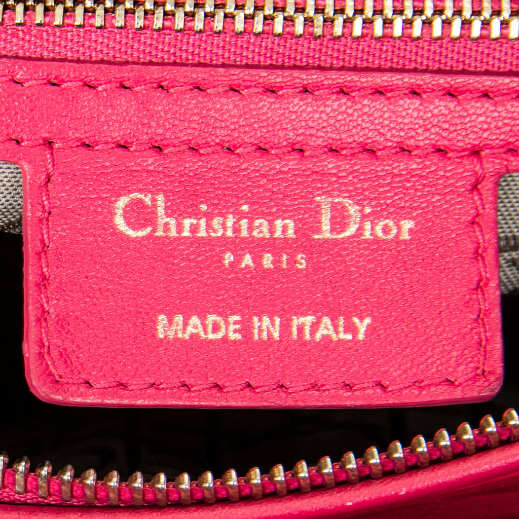 Bolso de hombro mediano Lady Dior con cremallera, piel de cordero fucsia Cannage