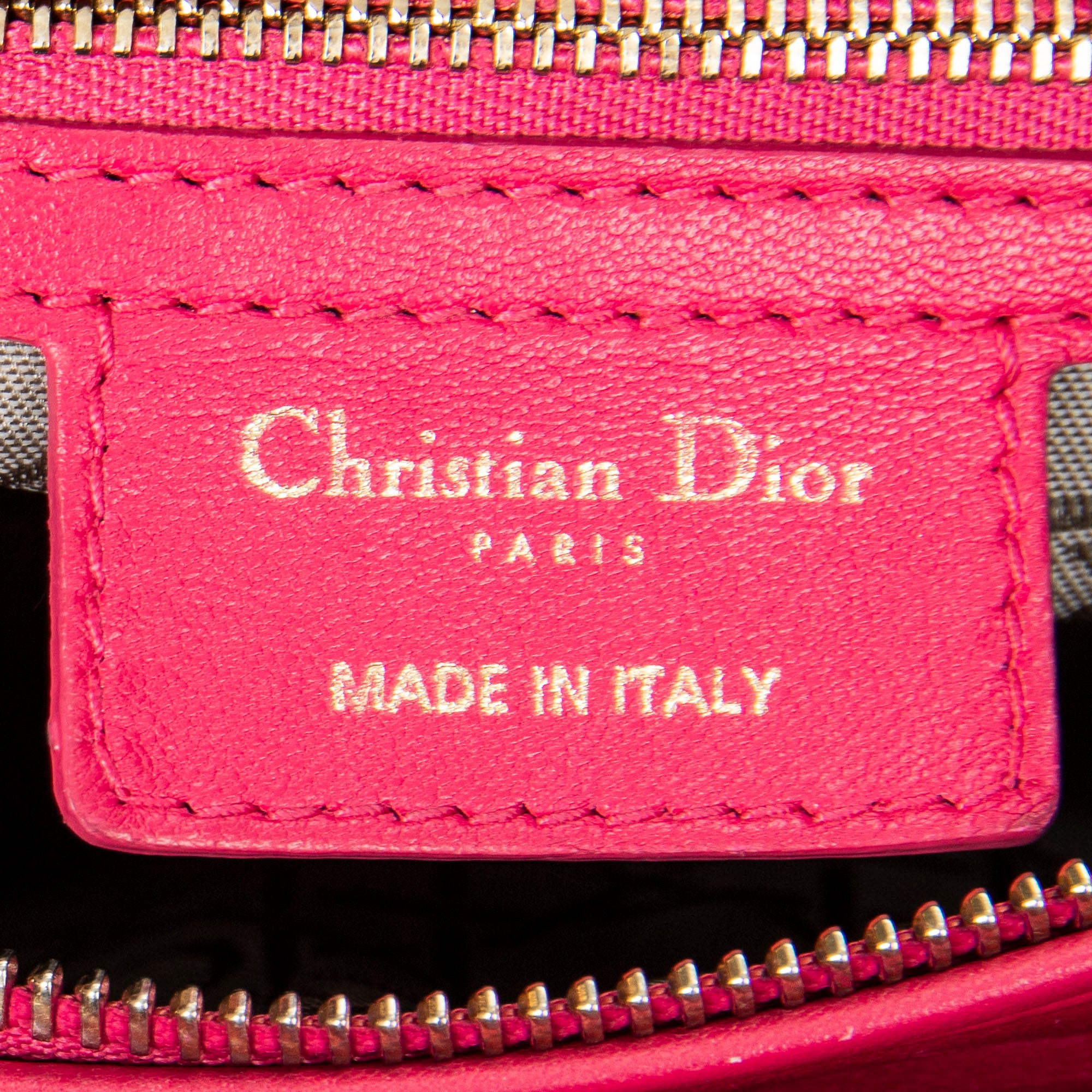 Bolso de hombro mediano Lady Dior con cremallera, piel de cordero fucsia Cannage