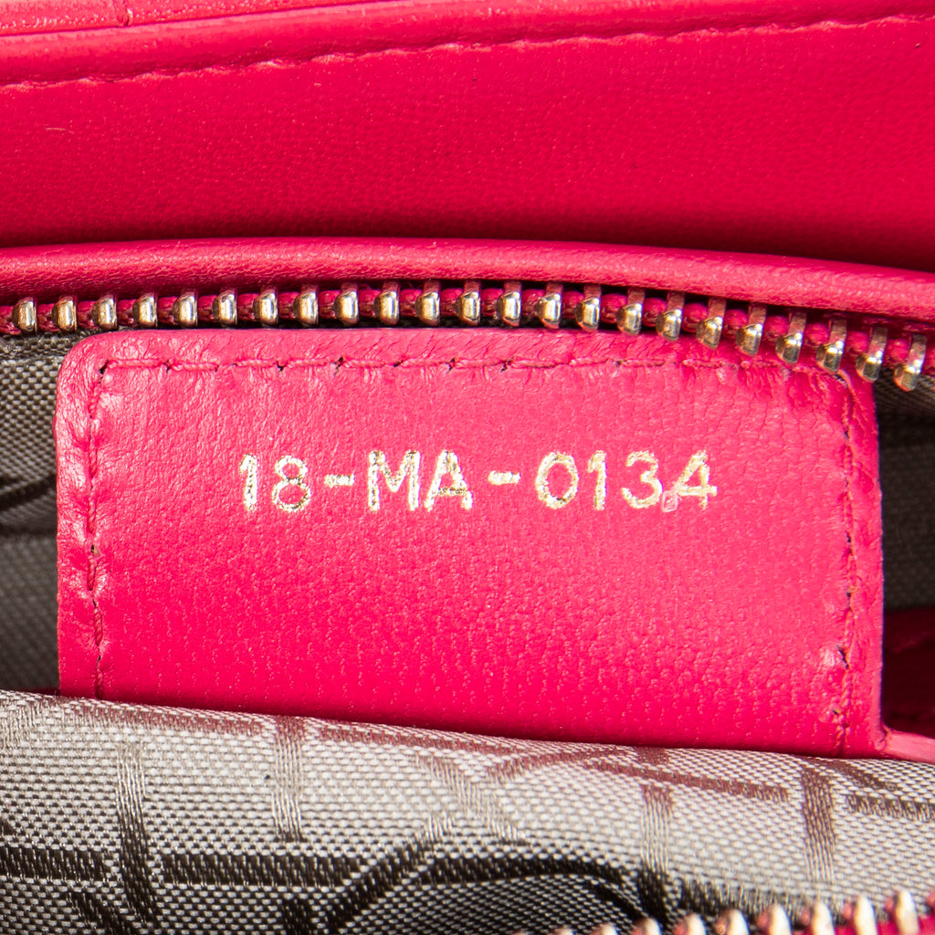 Bolso de hombro mediano Lady Dior con cremallera, piel de cordero fucsia Cannage
