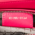 Bolso de hombro mediano Lady Dior con cremallera, piel de cordero fucsia Cannage