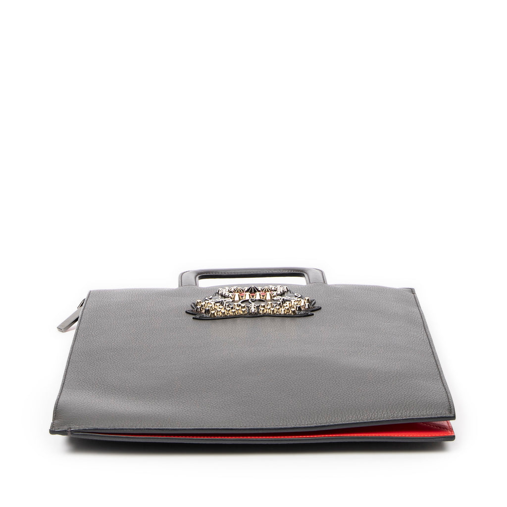 Bolso de mano Trick Track de piel granulada gris con tachuelas