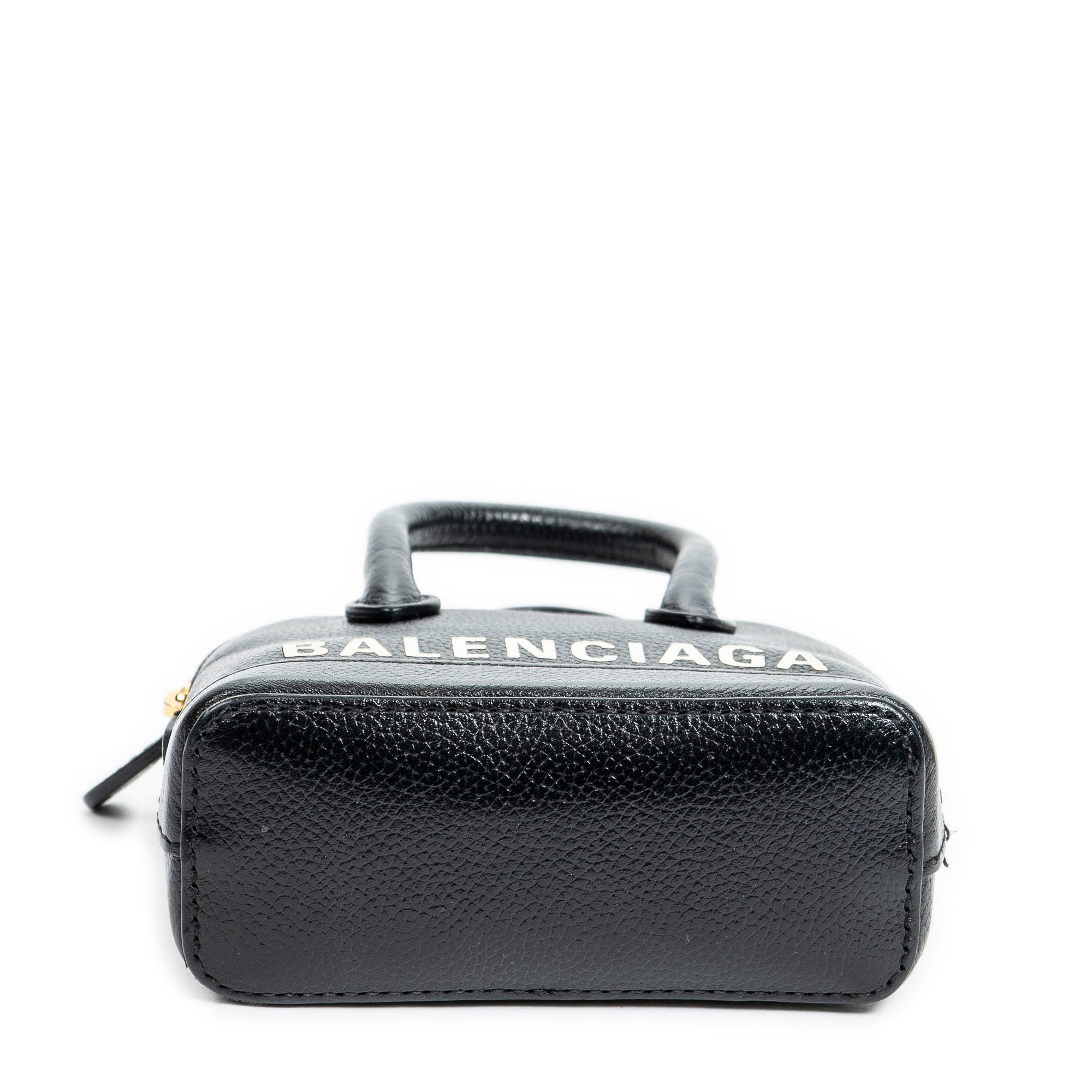 Bolso de hombro Mini Ville Top Handle Crossbody de piel de becerro granulada negra
