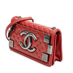 Bolso de hombro Tachonado Horizontal Boy Ladrillo Solapa Roja Cuero de Cordero Acolchado Tachonado