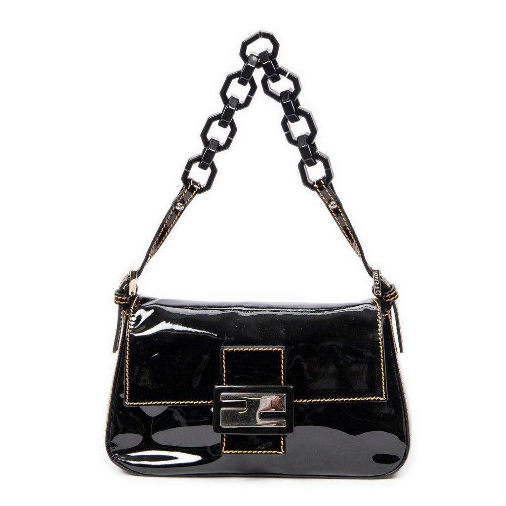 Bolso de hombro mini baguette de piel charol negra