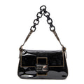 Bolso de hombro mini baguette de piel charol negra